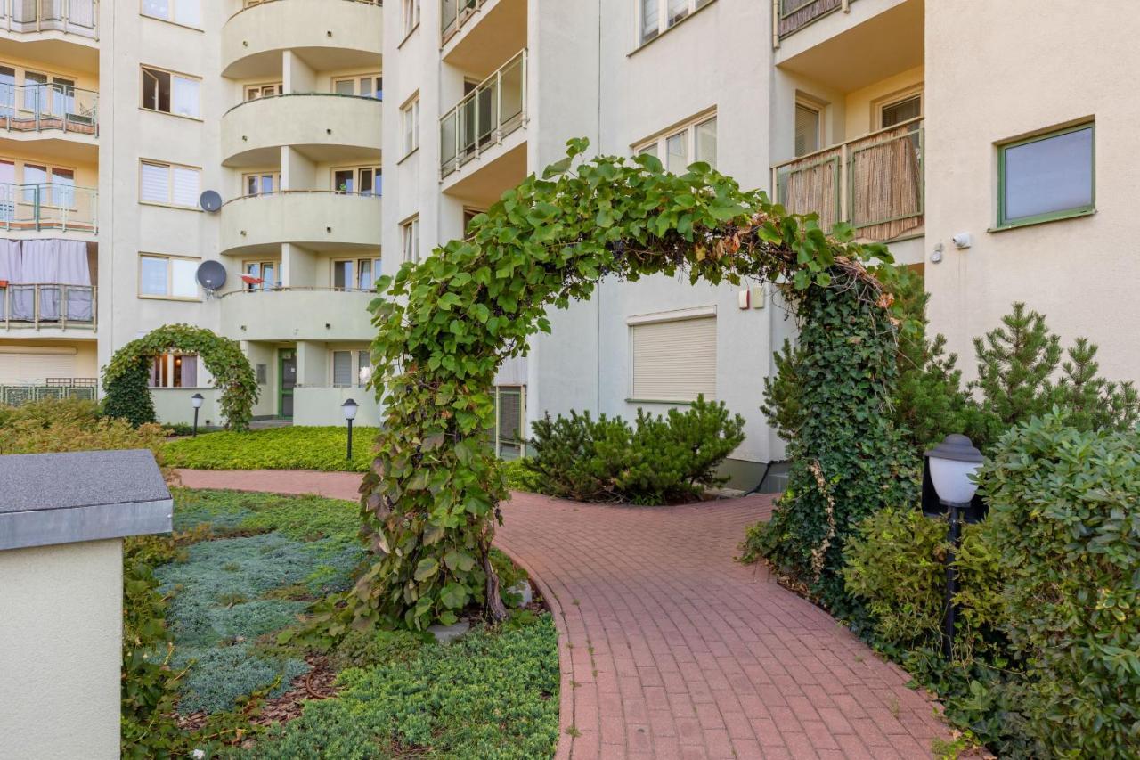 Metro Wilanowska Apartment With Parking By Noclegi Renters Varsovia Exterior foto