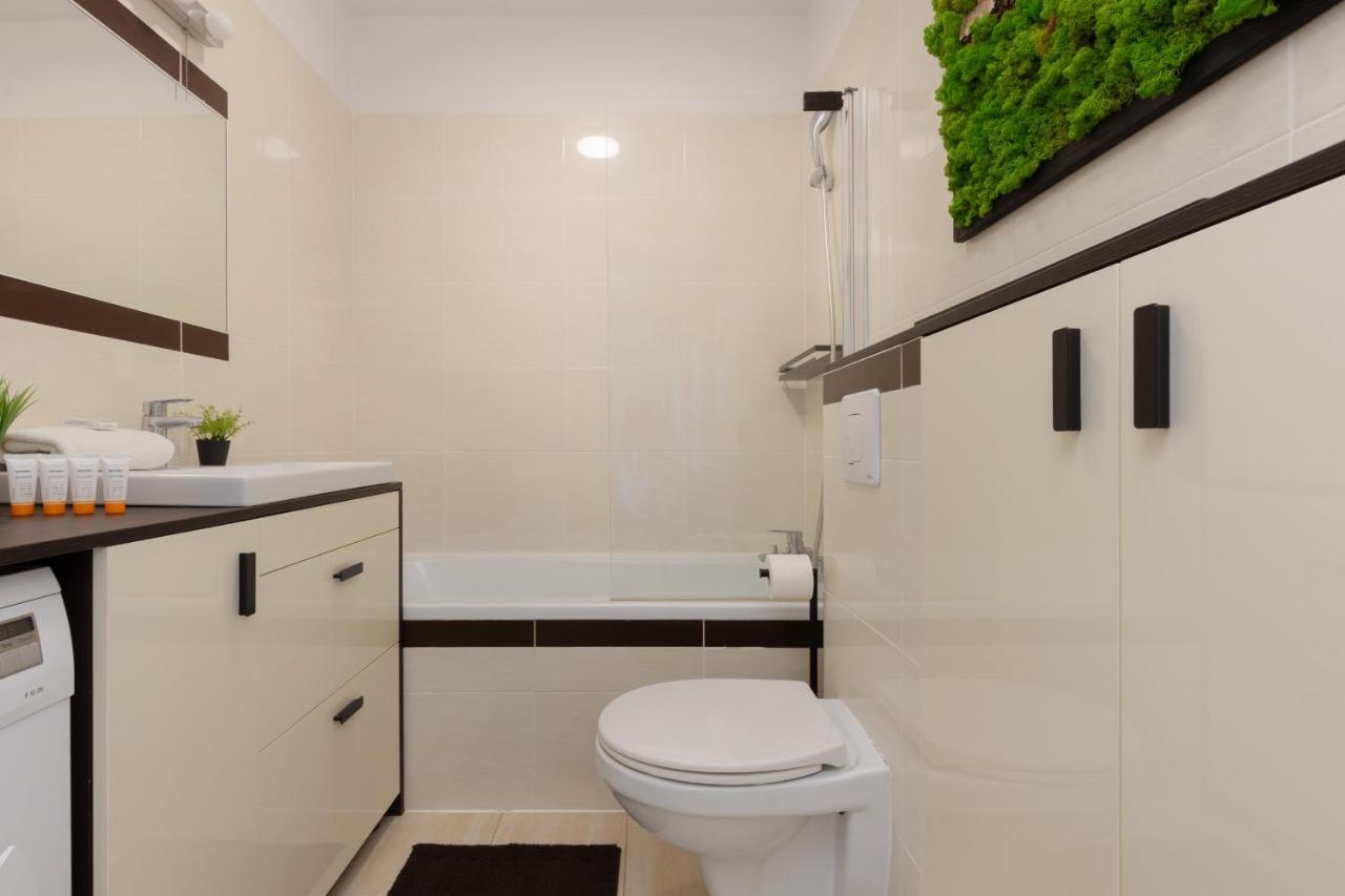 Metro Wilanowska Apartment With Parking By Noclegi Renters Varsovia Exterior foto